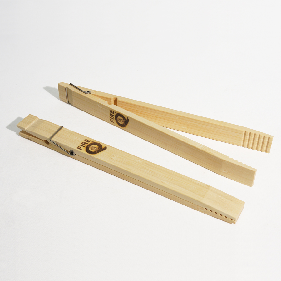 FireQ Grillzange offen und zusammengeklappt im Vergleich