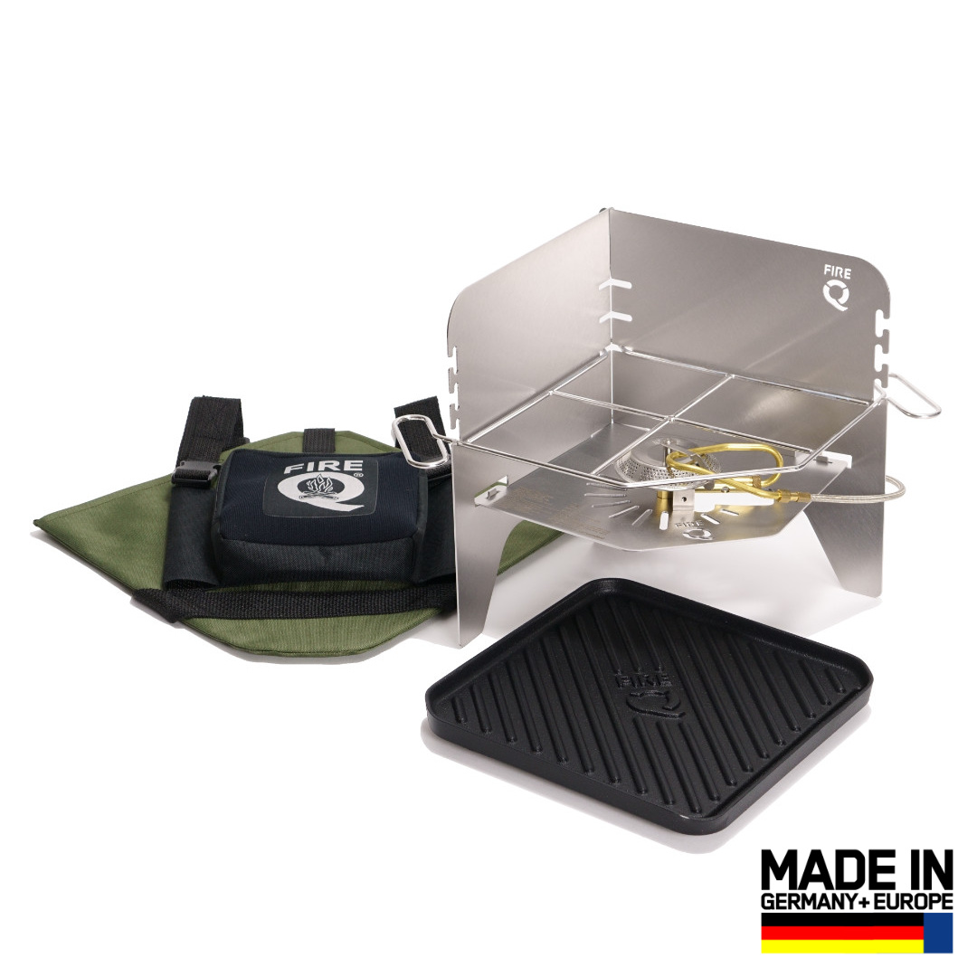 FireQ Mini Reisegrill als Gasgrill und Gaskocher aufgebaut mit Tasche in Olive